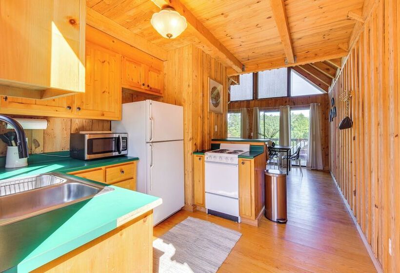 Lake Keowee Access: Idyllic Six Mile Cabin!