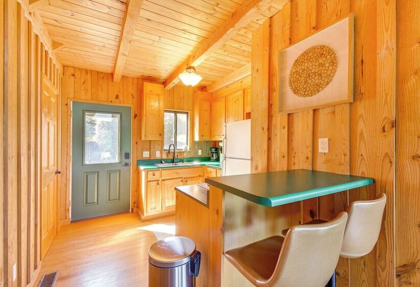 Lake Keowee Access: Idyllic Six Mile Cabin!