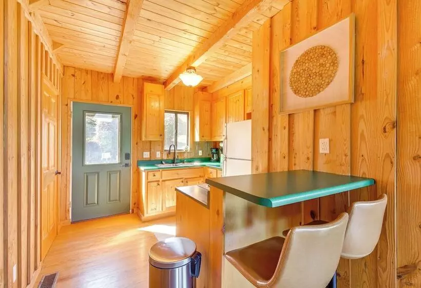 Lake Keowee Access: Idyllic Six Mile Cabin!