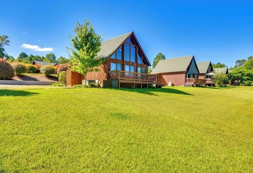 Lake Keowee Access: Idyllic Six Mile Cabin!