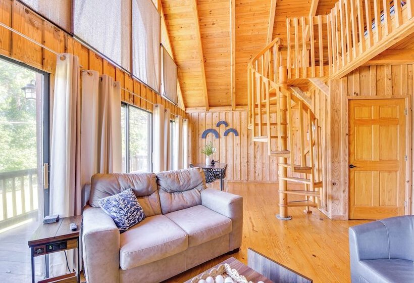 Lake Keowee Access: Idyllic Six Mile Cabin!