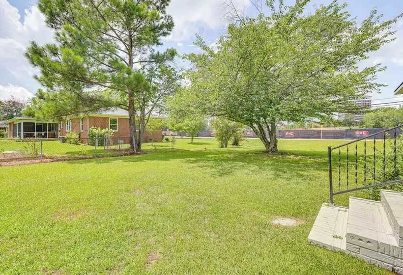 Inviting Jacksonville Home < Half Mi To University