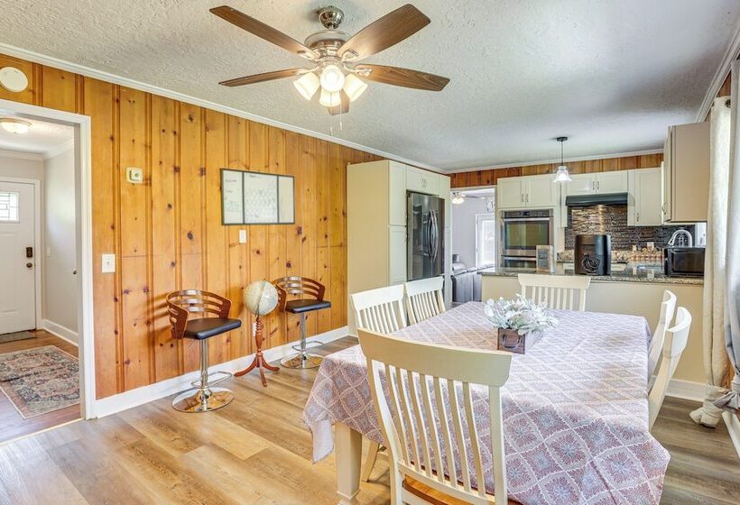 Inviting Jacksonville Home < Half Mi To University