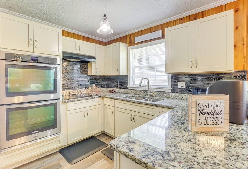 Inviting Jacksonville Home < Half Mi To University