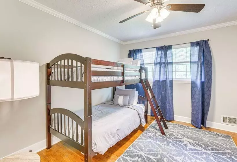 Inviting Jacksonville Home < Half Mi To University