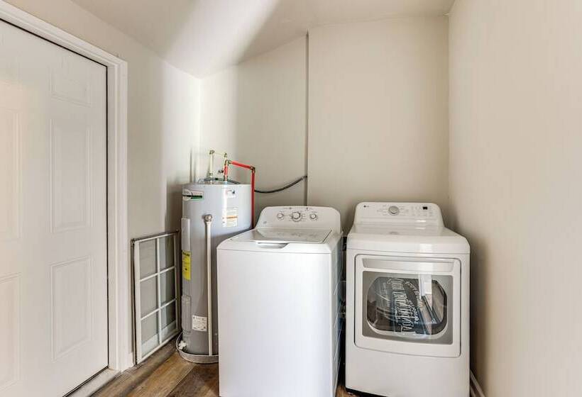 Inviting Jacksonville Home < Half Mi To University