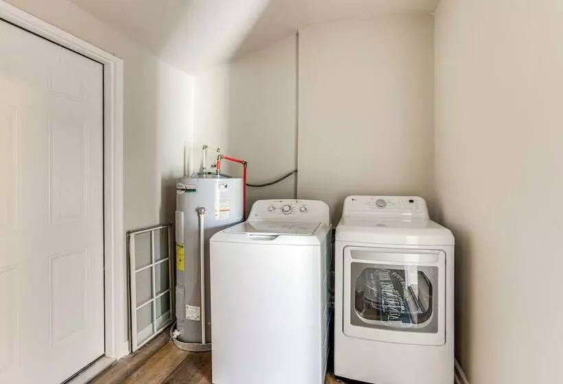 Inviting Jacksonville Home < Half Mi To University