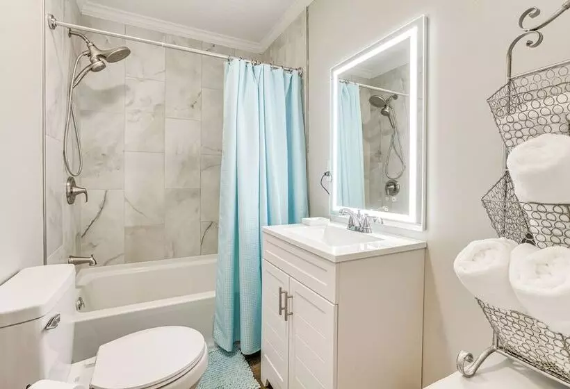 Inviting Jacksonville Home < Half Mi To University