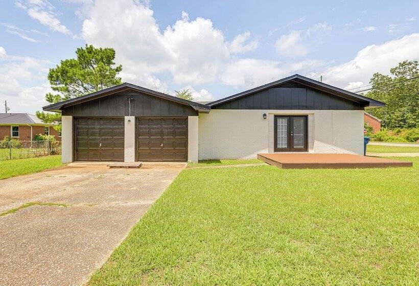 Inviting Jacksonville Home < Half Mi To University