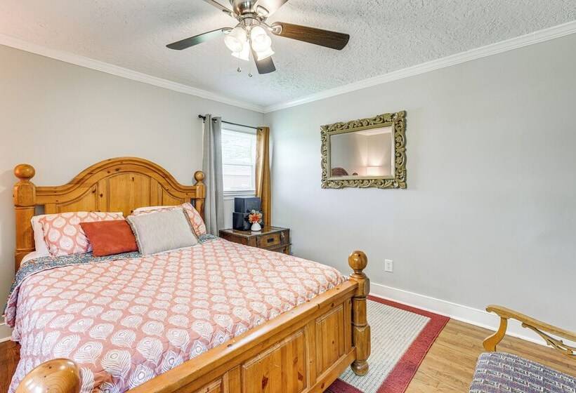 Inviting Jacksonville Home < Half Mi To University