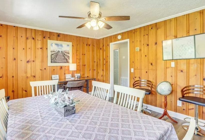 Inviting Jacksonville Home < Half Mi To University