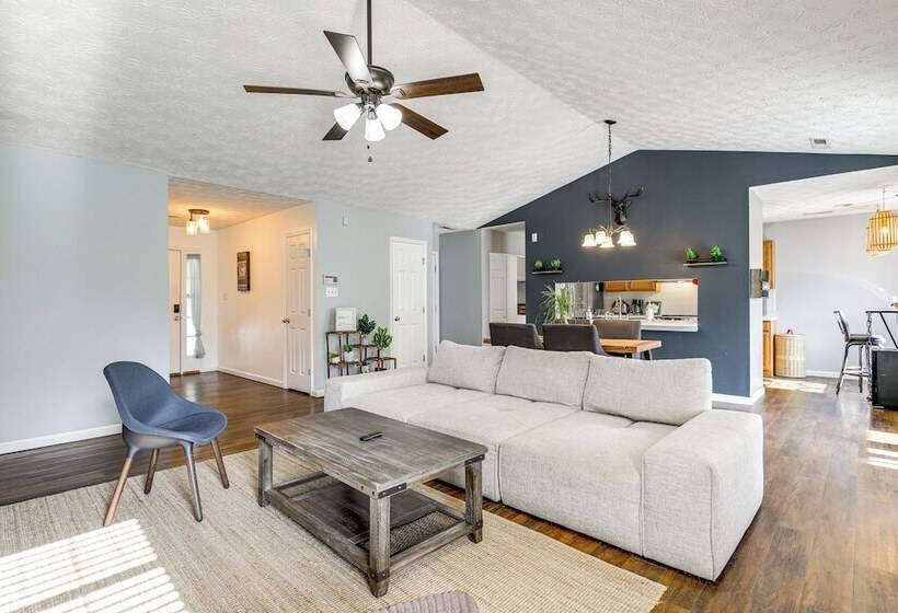 Knoxville Home W/ Sunroom ~ 9 Mi To Downtown!