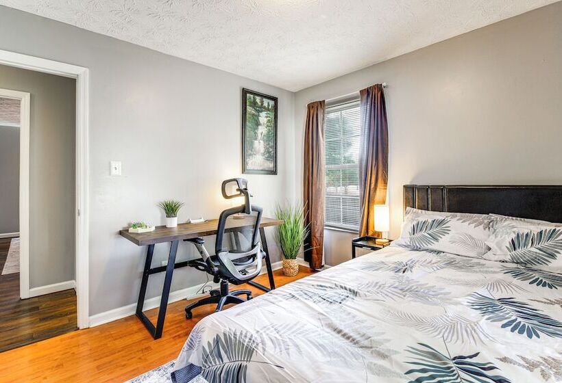 Knoxville Home W/ Sunroom ~ 9 Mi To Downtown!