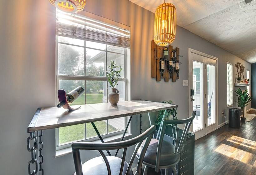 Knoxville Home W/ Sunroom ~ 9 Mi To Downtown!