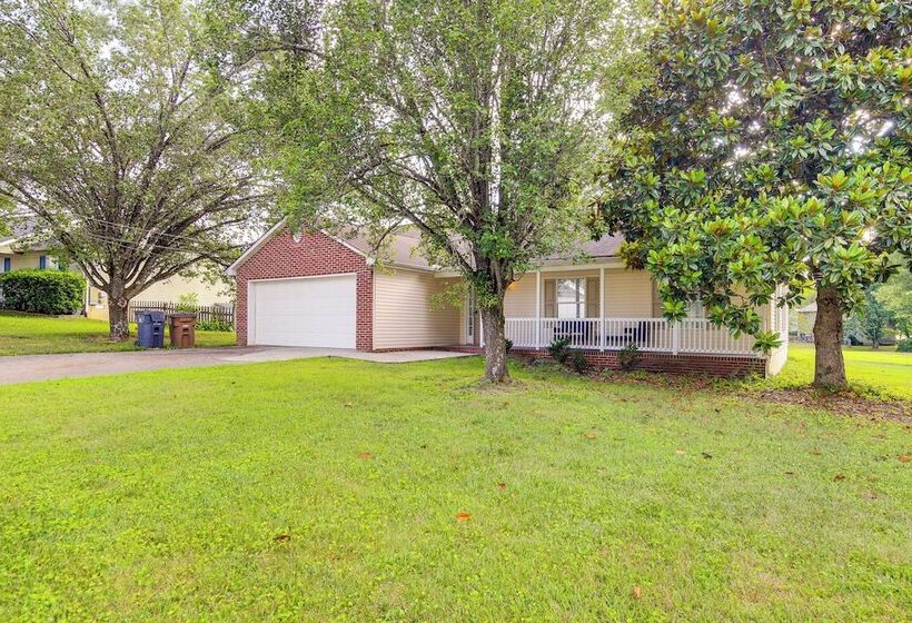 Knoxville Home W/ Sunroom ~ 9 Mi To Downtown!