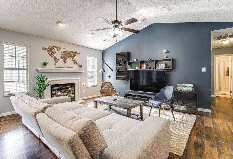 Knoxville Home W/ Sunroom ~ 9 Mi To Downtown!