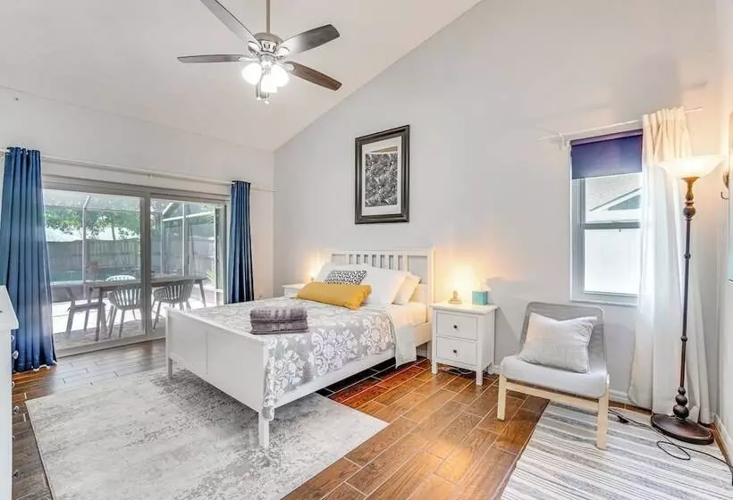 Screened Lanai + Fenced Yard: Luxe Orlando Home