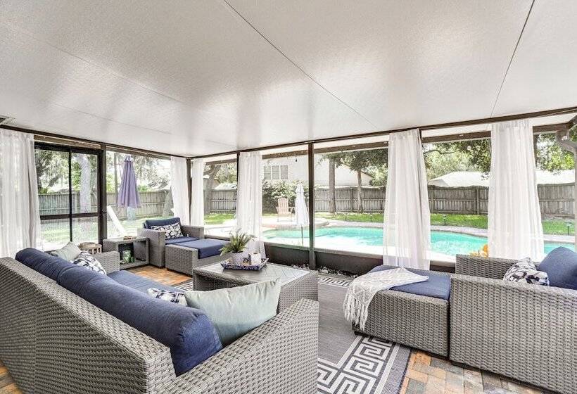 Screened Lanai + Fenced Yard: Luxe Orlando Home