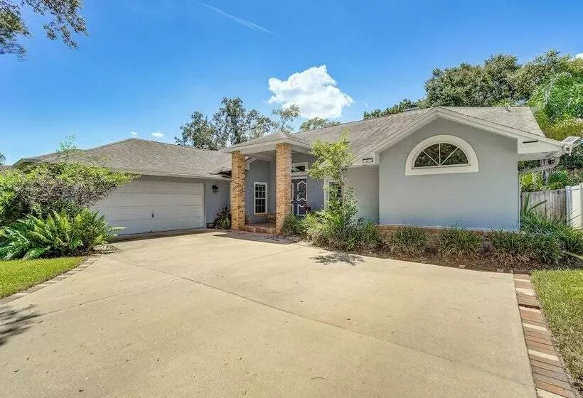 Screened Lanai + Fenced Yard: Luxe Orlando Home