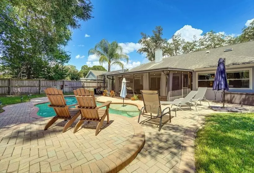 Screened Lanai + Fenced Yard: Luxe Orlando Home