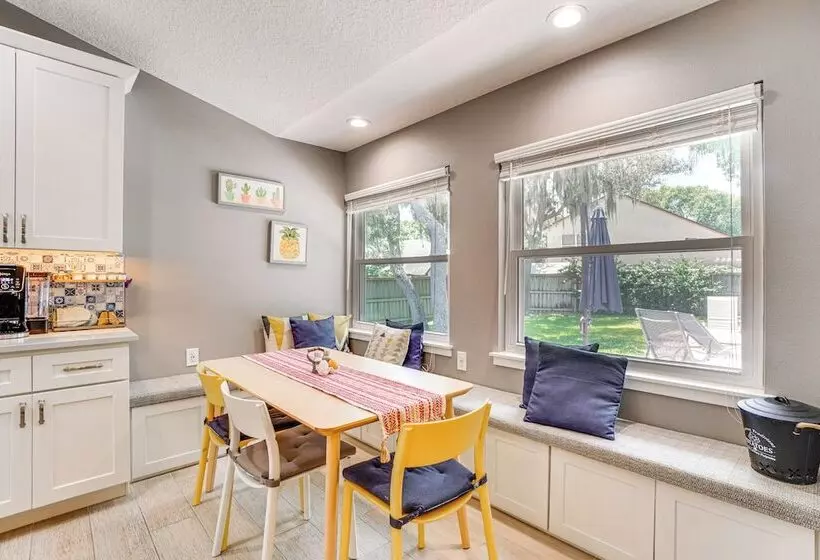 Screened Lanai + Fenced Yard: Luxe Orlando Home