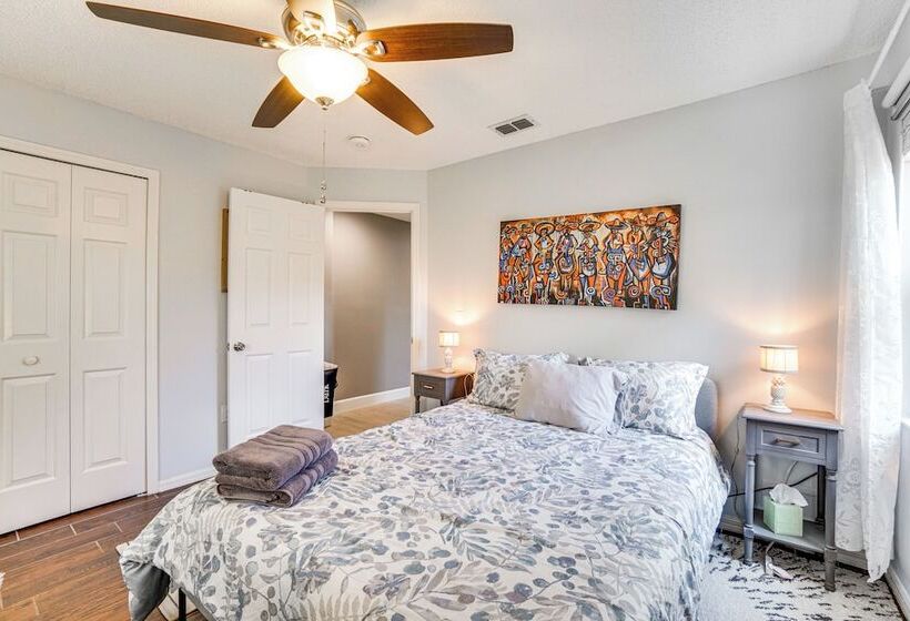 Screened Lanai + Fenced Yard: Luxe Orlando Home