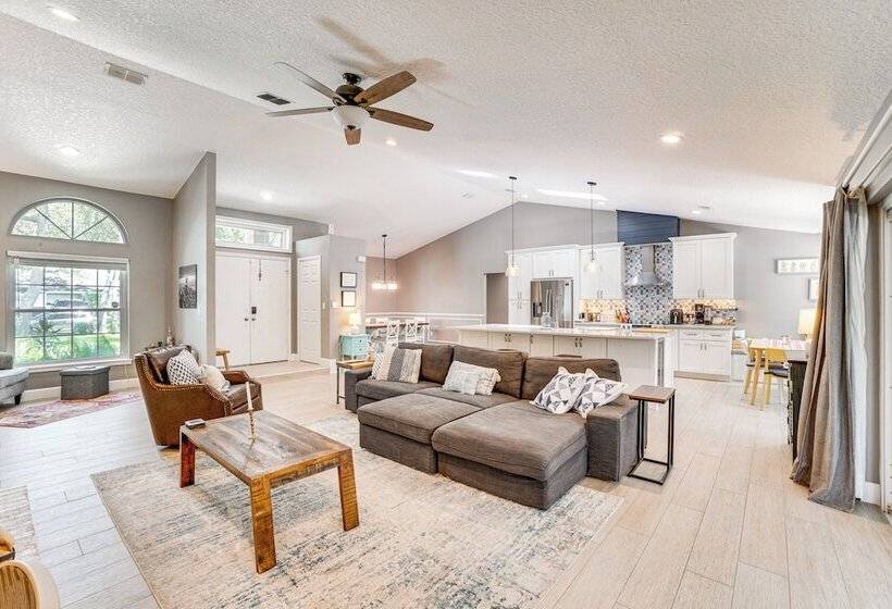 Screened Lanai + Fenced Yard: Luxe Orlando Home