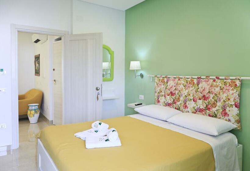 بنسيون Villa Del Gaudio Rooms & Apartments