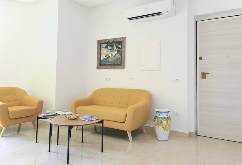 بنسيون Villa Del Gaudio Rooms & Apartments