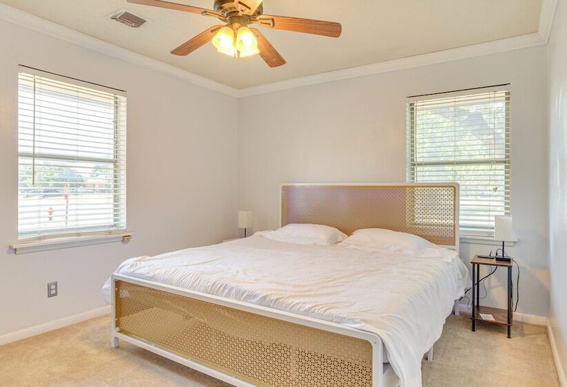 Pet Friendly Home In The Village W/ Fire Pit