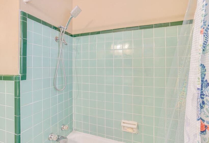 Pet Friendly Home In The Village W/ Fire Pit