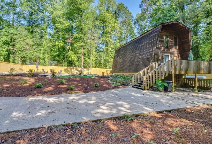 Pet Friendly Lavonia Cabin, Walk To Lake Hartwell!