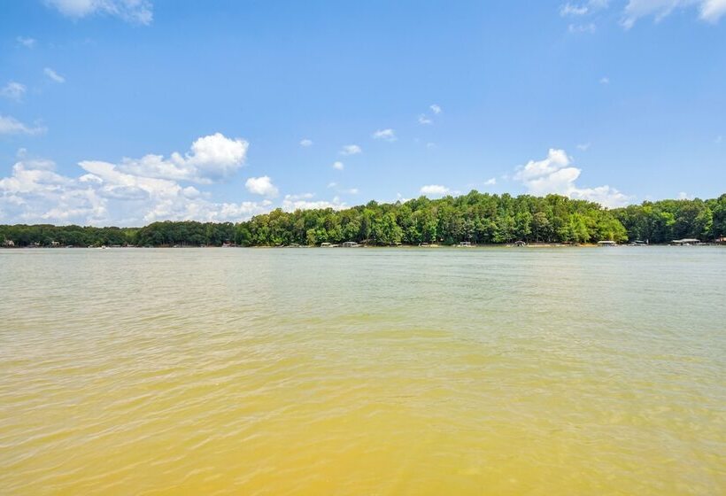 Pet Friendly Lavonia Cabin, Walk To Lake Hartwell!