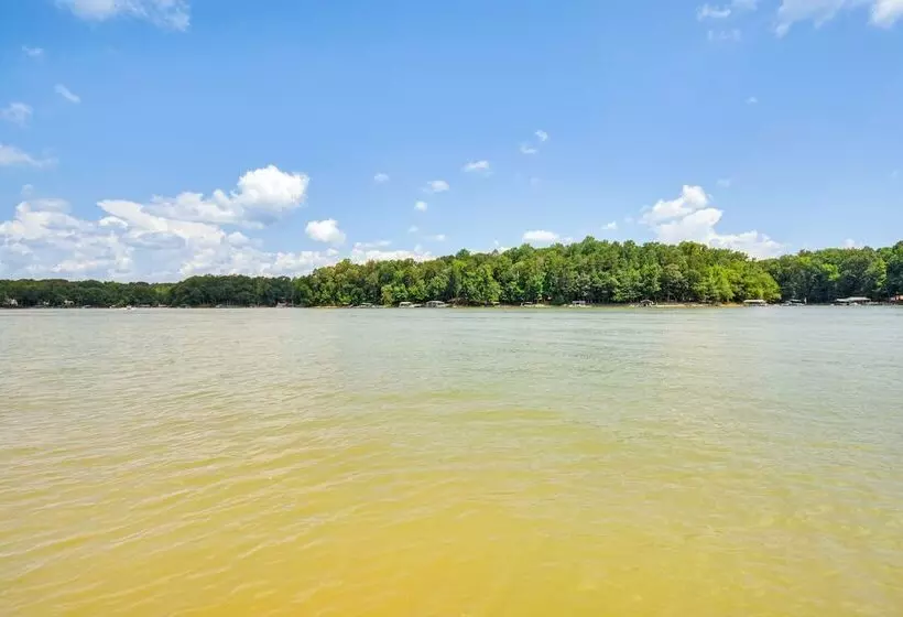 Pet Friendly Lavonia Cabin, Walk To Lake Hartwell!