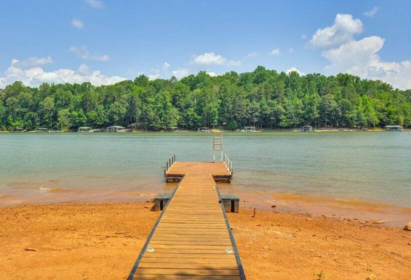 Pet Friendly Lavonia Cabin, Walk To Lake Hartwell!