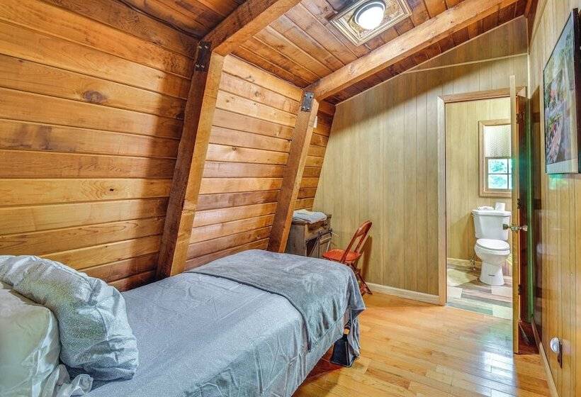 Pet Friendly Lavonia Cabin, Walk To Lake Hartwell!