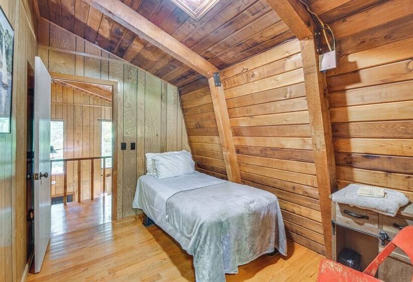 Pet Friendly Lavonia Cabin, Walk To Lake Hartwell!