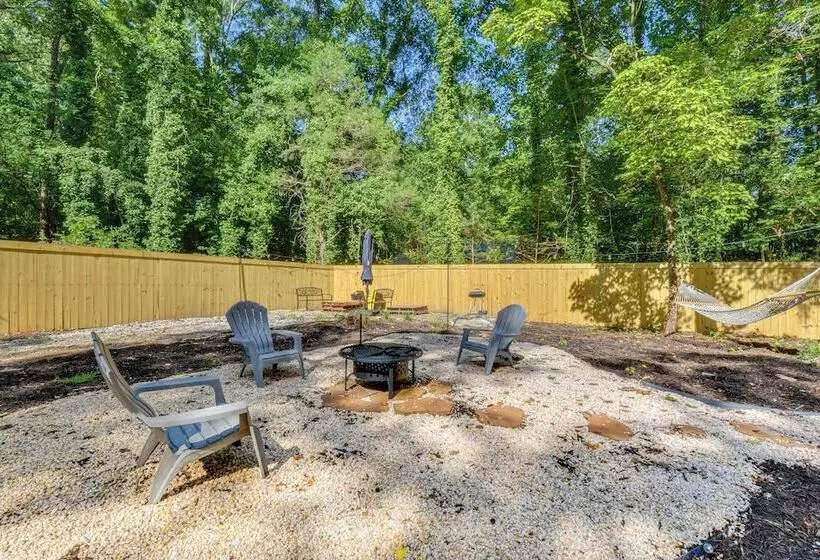 Pet Friendly Lavonia Cabin, Walk To Lake Hartwell!