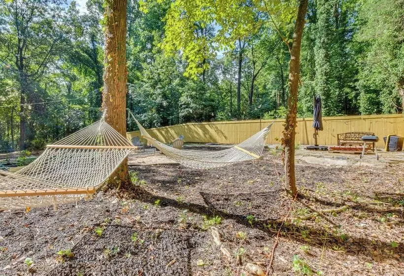 Pet Friendly Lavonia Cabin, Walk To Lake Hartwell!