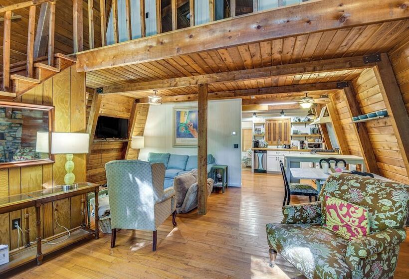 Pet Friendly Lavonia Cabin, Walk To Lake Hartwell!