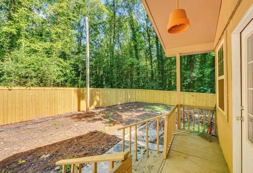 Pet Friendly Lavonia Cabin, Walk To Lake Hartwell!