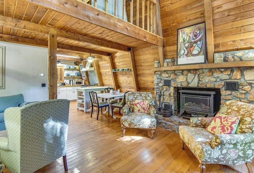 Pet Friendly Lavonia Cabin, Walk To Lake Hartwell!