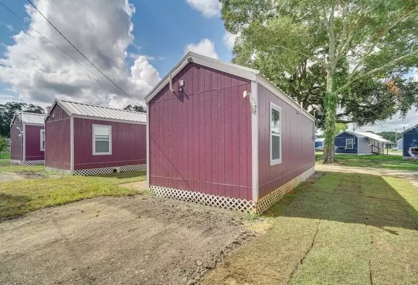 Pet Friendly Picayune Tiny Home Near Space Center!