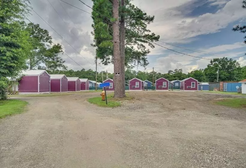 Pet Friendly Picayune Tiny Home Near Space Center!