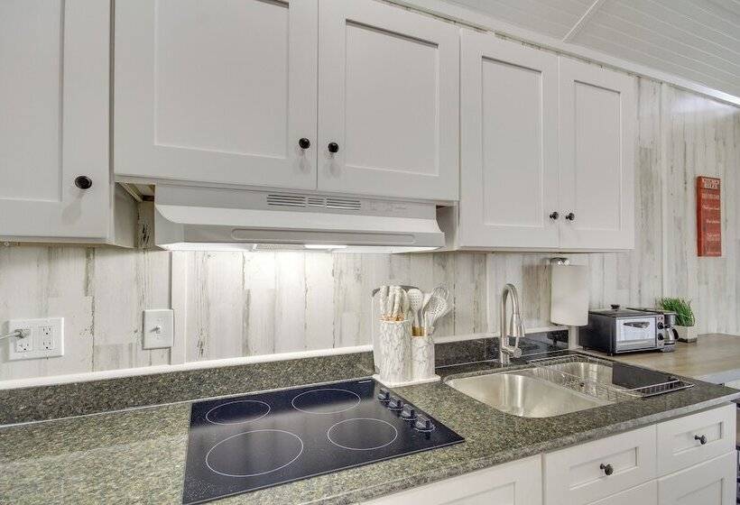 Pet Friendly Picayune Tiny Home Near Space Center!