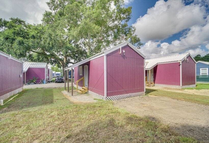 Pet Friendly Picayune Tiny Home Near Space Center!
