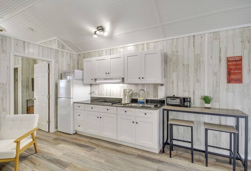 Pet Friendly Picayune Tiny Home Near Space Center!