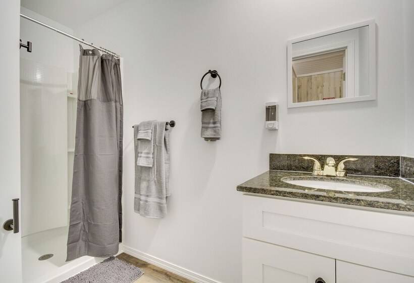 Pet Friendly Picayune Tiny Home Near Space Center!