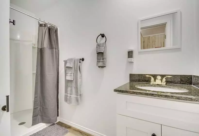 Pet Friendly Picayune Tiny Home Near Space Center!