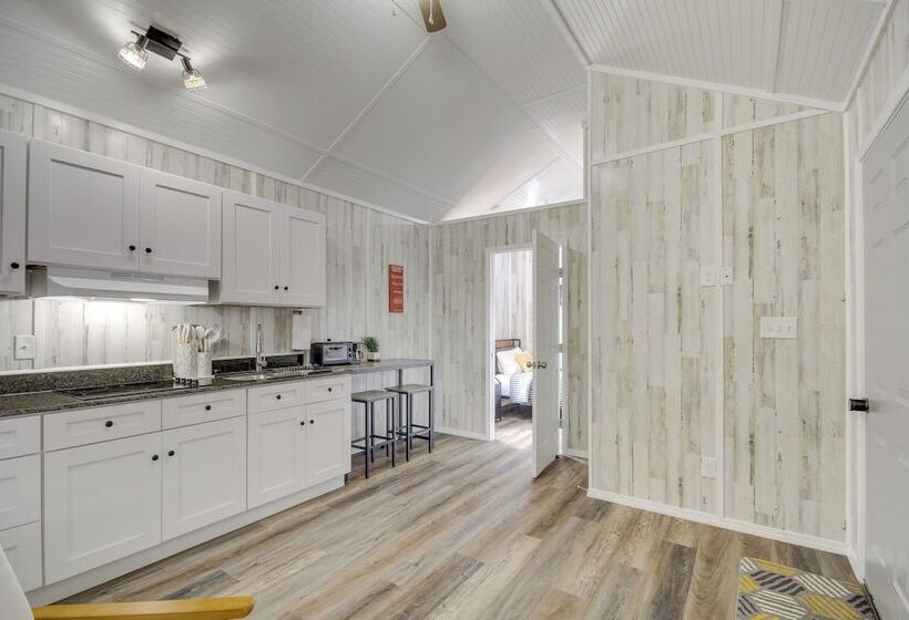 Pet Friendly Picayune Tiny Home Near Space Center!